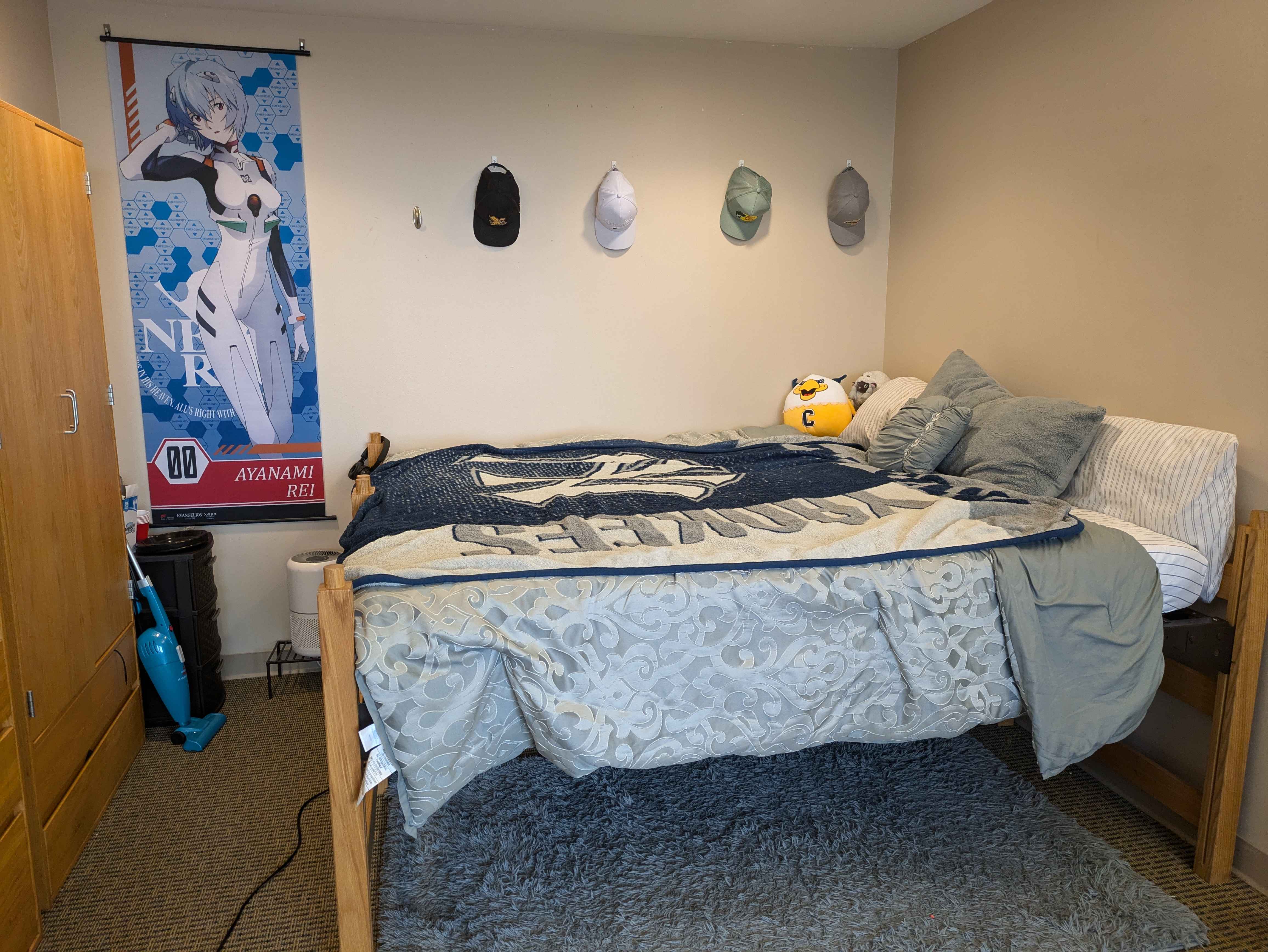 Photograph of the bed in the real room